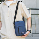 Bolsa pequena masculina - uma bolsa transversal ou bolsa de ombro simples e leve - é adequada para viagens de negócios.