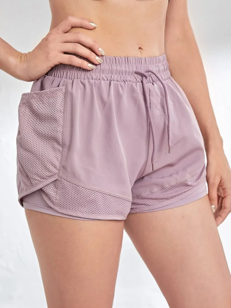 Shorts esportivos elásticos femininos, shorts com bolsos, leggings de ioga de duas peças falsas para corrida e treinamento