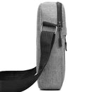 Bolsa pequena masculina - uma bolsa transversal ou bolsa de ombro simples e leve - é adequada para viagens de negócios.