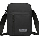 Bolsa pequena masculina - uma bolsa transversal ou bolsa de ombro simples e leve - é adequada para viagens de negócios.