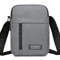 Bolsa pequena masculina - uma bolsa transversal ou bolsa de ombro simples e leve - é adequada para viagens de negócios.